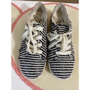 Zodiac Women’s Sneakers Size 5 Low Tops. Black & White Striped.